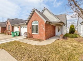29480 Meadow Ln, Garden City, MI 48135
