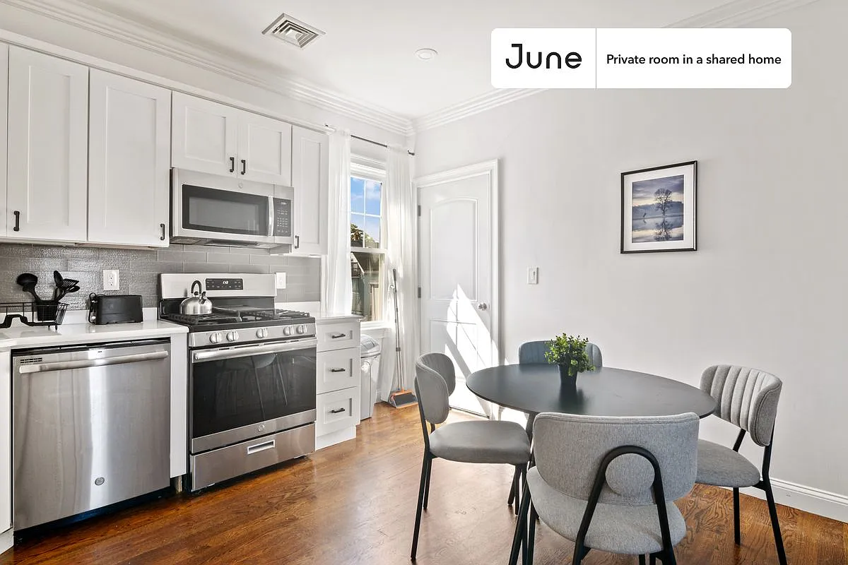 Queen bedroom in 4 bed/1.5 bath home in Somerville #547 C — Photo 4