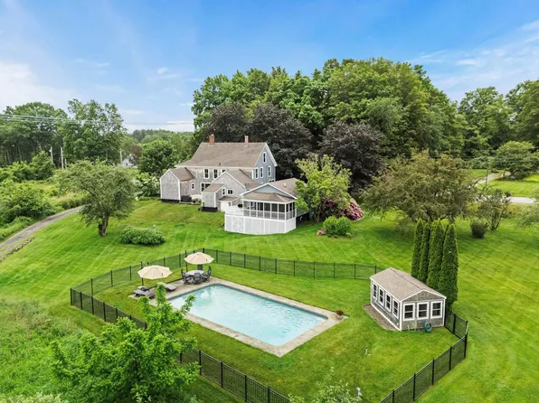 261 Main Avenue, South Hampton, NH 03827