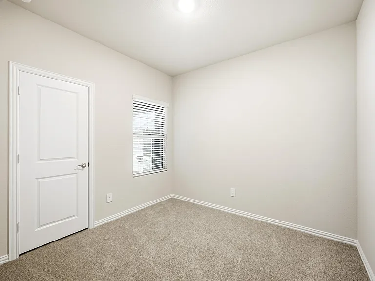 523 Blanton St — Photo 15