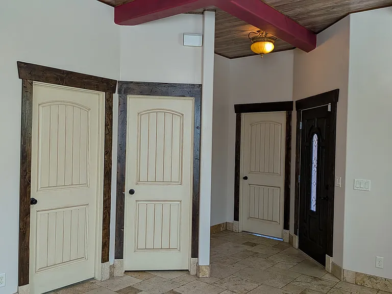 2990 E Riverside Dr — Photo 8