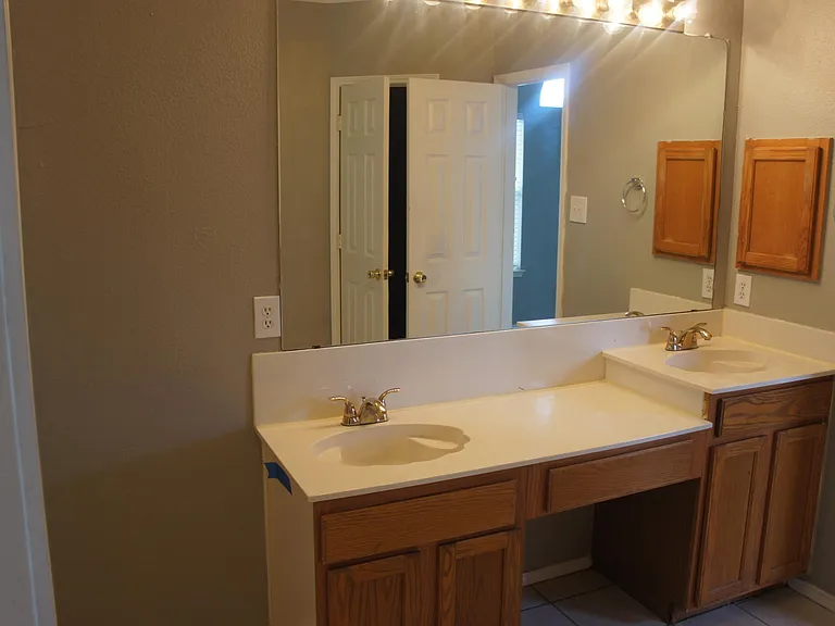 1839 Hillwood Dr — Photo 9