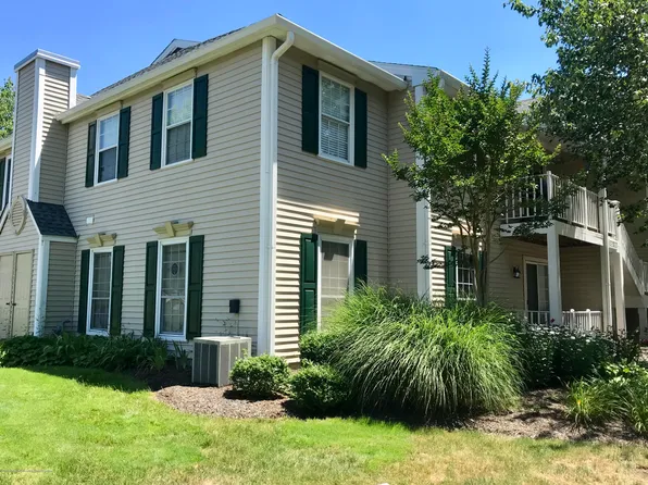 89 Players Cir, Tinton Falls, NJ 07724