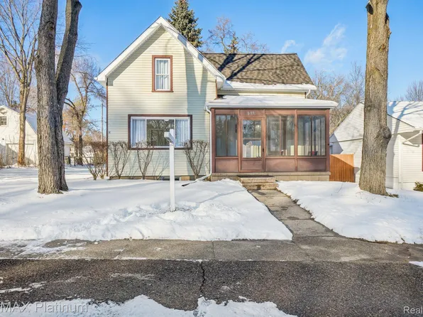635 E Unadilla St, Pinckney, MI 48169