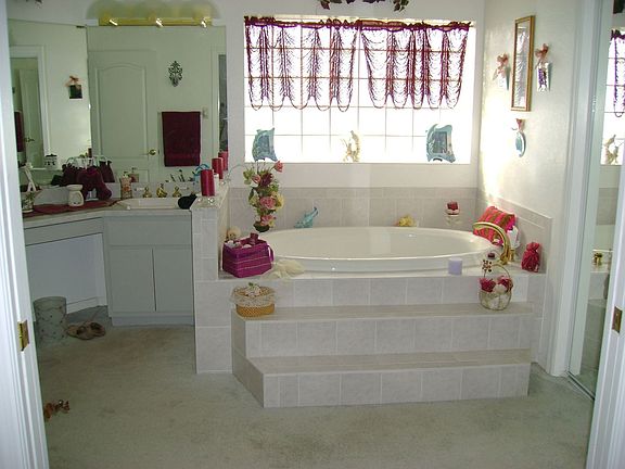 master bedroom bathroom