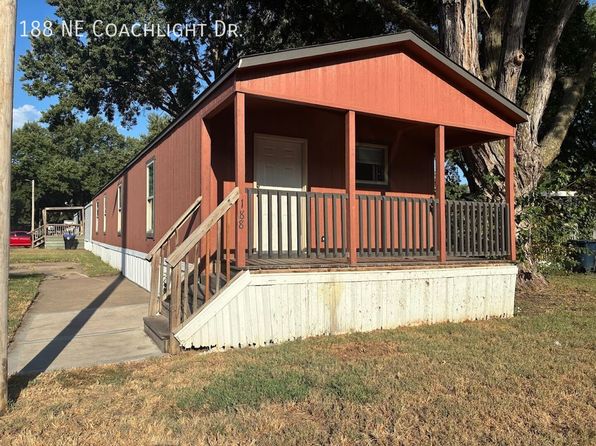 188 NE Coachlight Dr