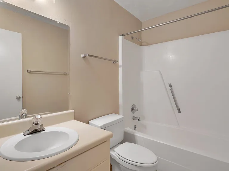 1609 S Gadsden St — Photo 11