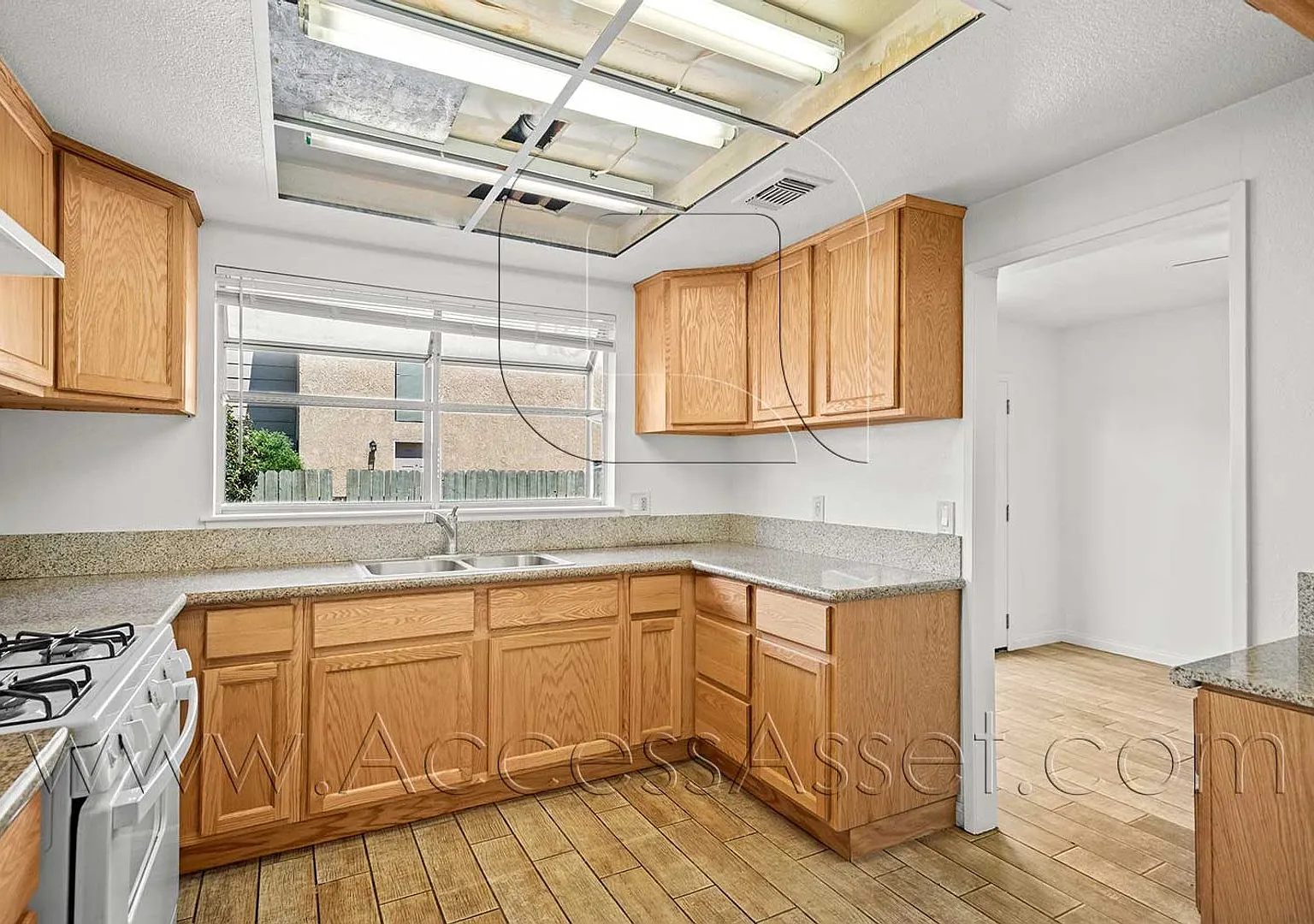 Two-Story Condo with Private Yard in Lake Elsinore — Photo 2