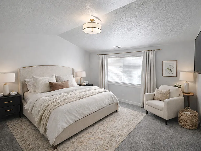 1749 W Newcastle Ln — Photo 6