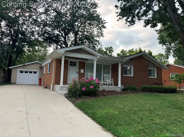 1341 Catalpa Dr, Rochester, MI 48307