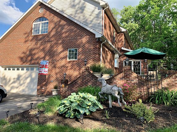 3rd image of 295 Hillside Dr