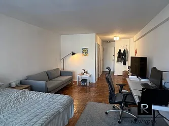 Rented by R New York