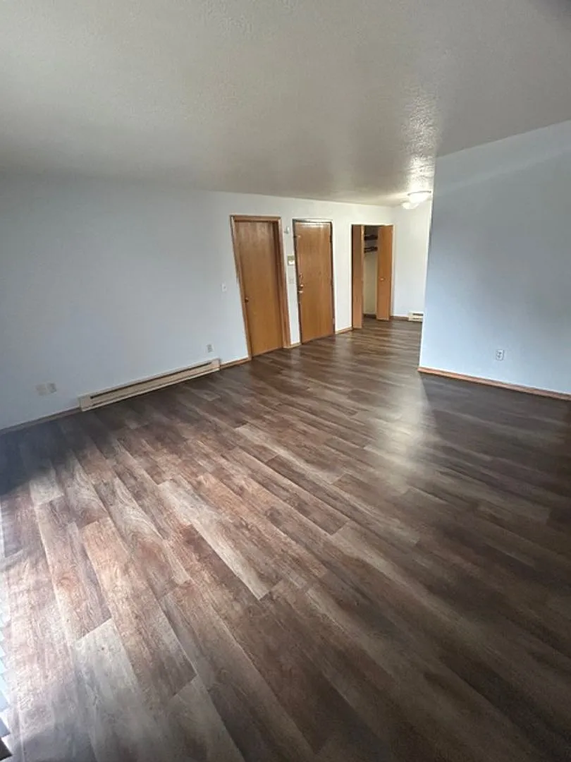 3949 Washington Avenue Apartments — Photo 2