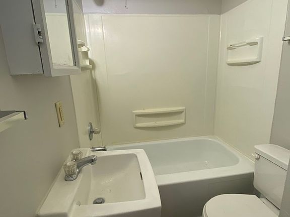 4th image of 222 NW College Ave #4