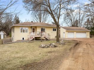 1565 Bluff Creek Dr, Chaska, MN 55318