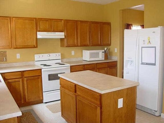 Nice kitchen with large island!