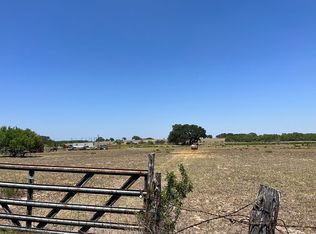 25756 Mathis Rd, Elmendorf, TX 78112