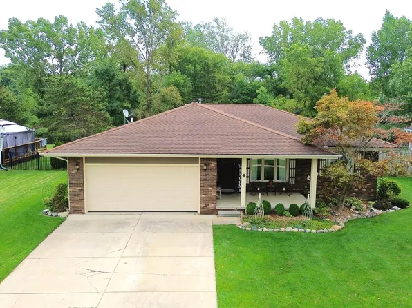 51904 Fox Pointe Dr, New Baltimore, MI 48047