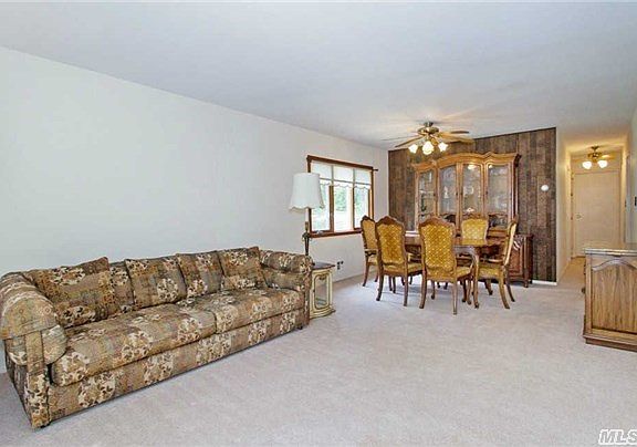 4th image of 10 Abby Dr