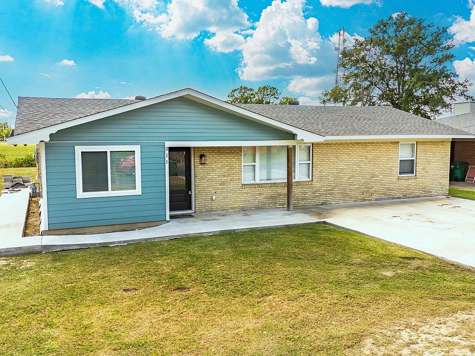 1st image of 211 Belle Homme Dr