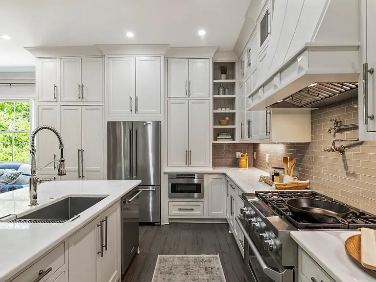1079 Canton St — Photo 13