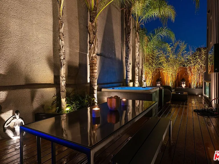 3601 Dixie Canyon Pl — Photo 25