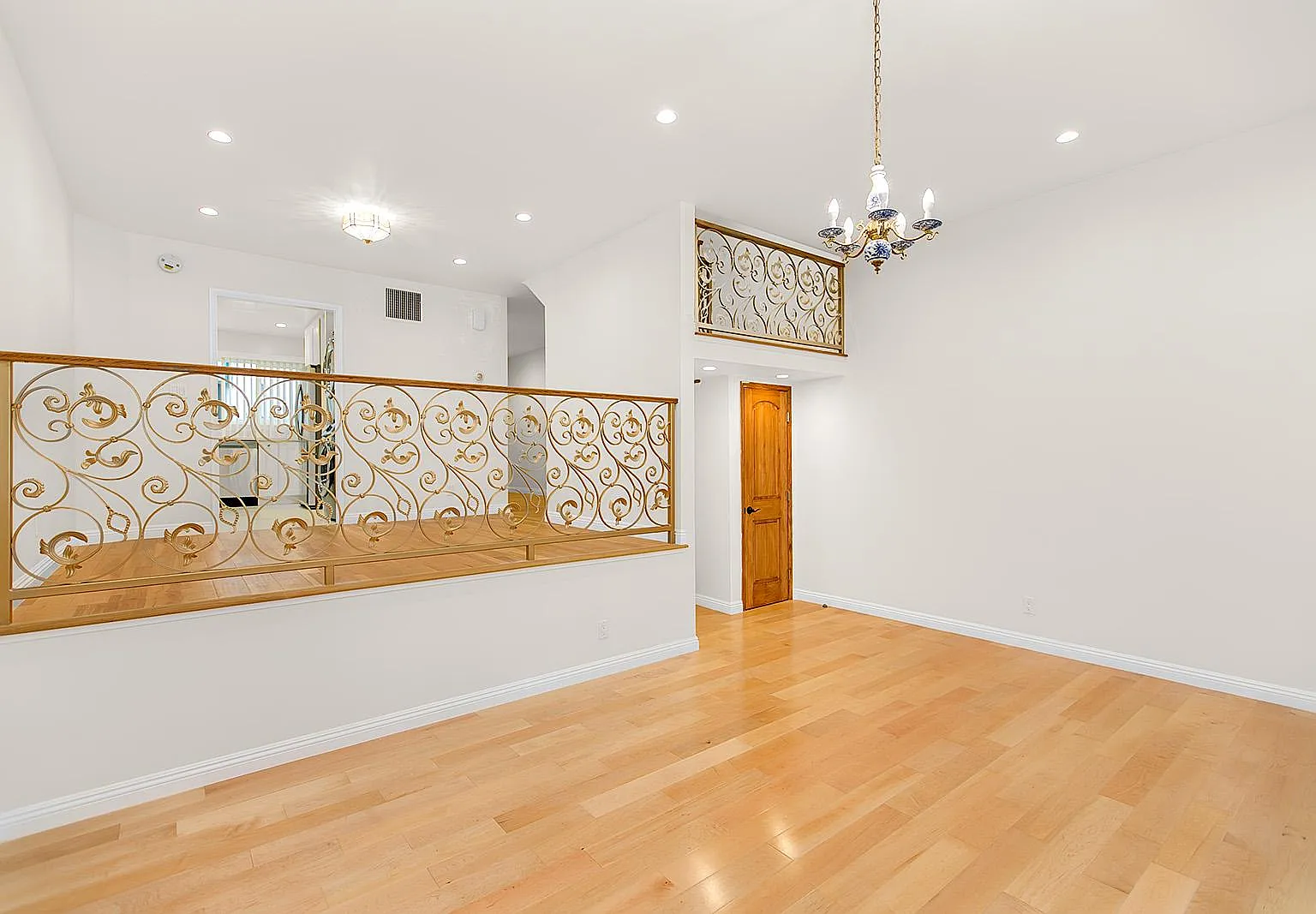 1745 Selby Ave — Photo 3