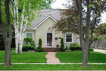 1st image of 1076 Ross St