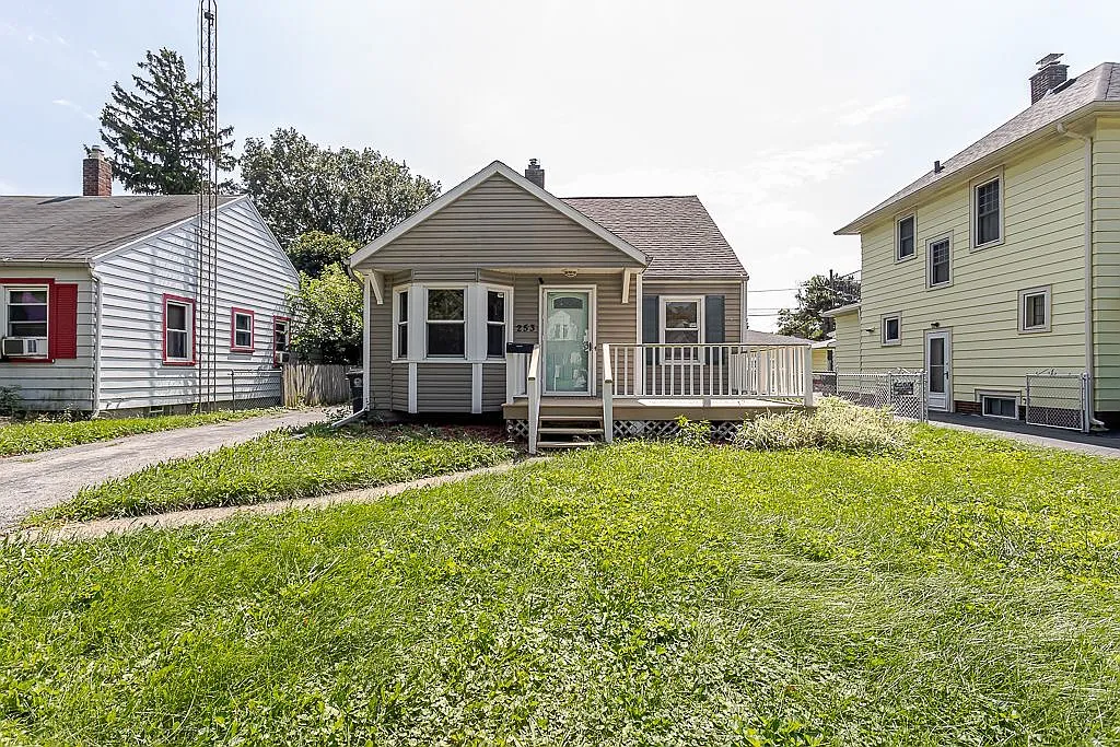 253 W Capistrano Ave — Photo 1