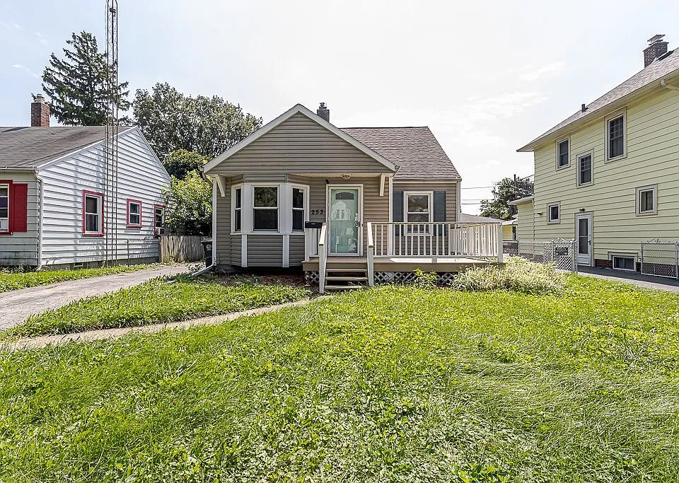 253 W Capistrano Ave