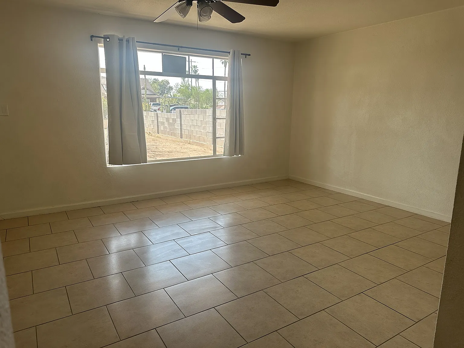 2037 N 21st Pl — Photo 4
