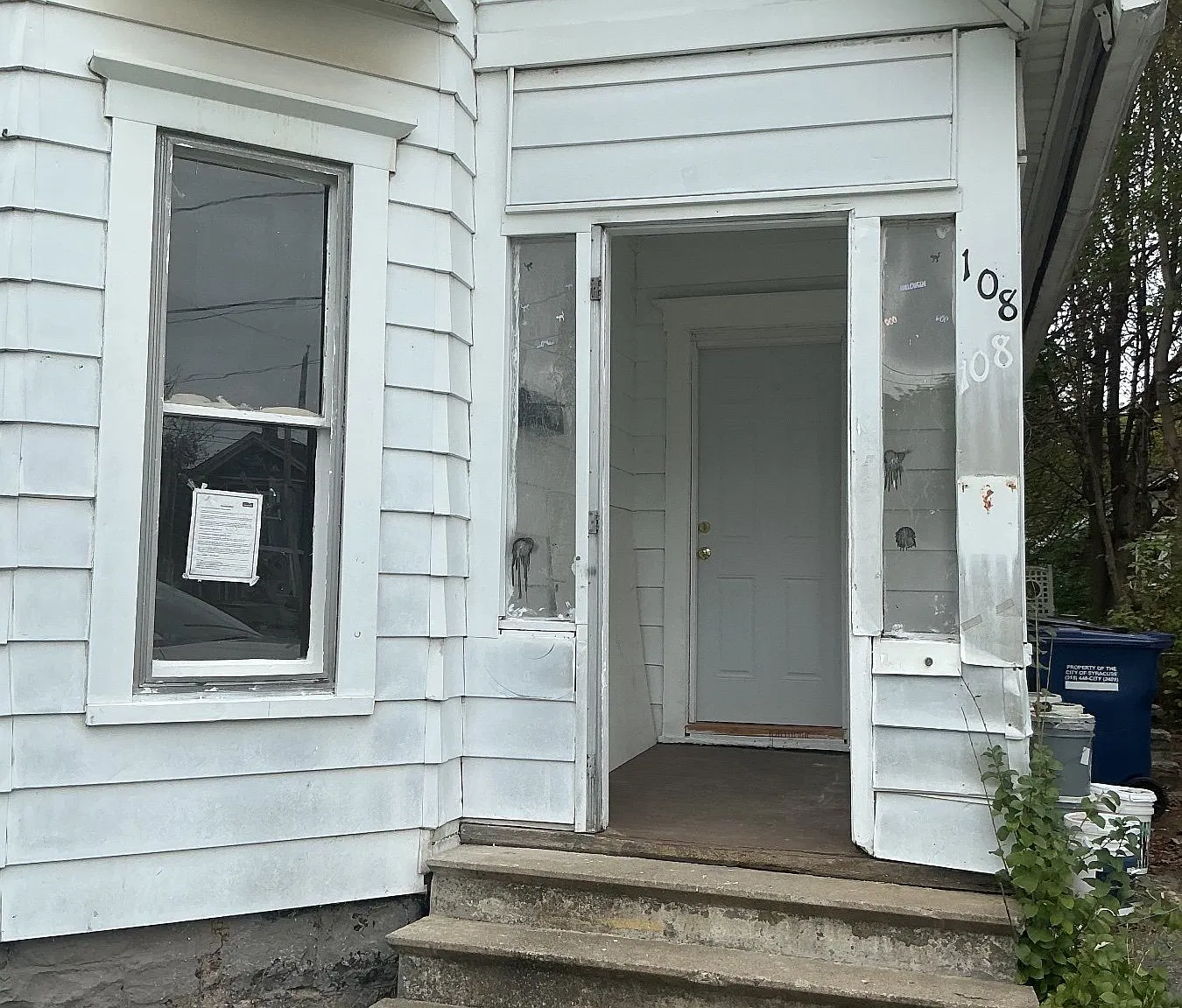 Spacious 4 Bed/1 Bath Home in Syracuse - Available 9/1/2025 - $1800 — Photo 1