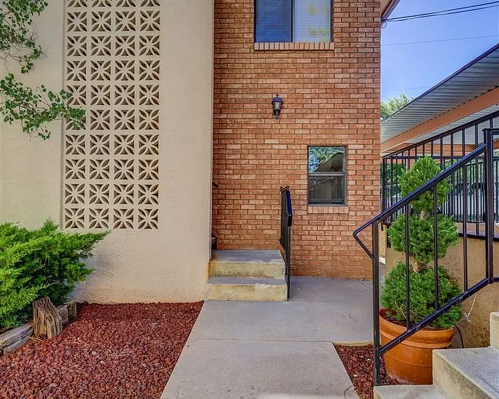 645 Ash St — Photo 3