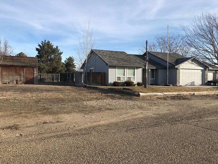 2nd image of 923 Palrang Dr