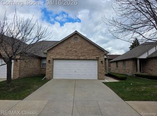 3909 Sunflower Ln, Warren, MI 48091