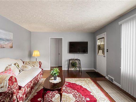 3rd image of 3336 Highwoods Dr N