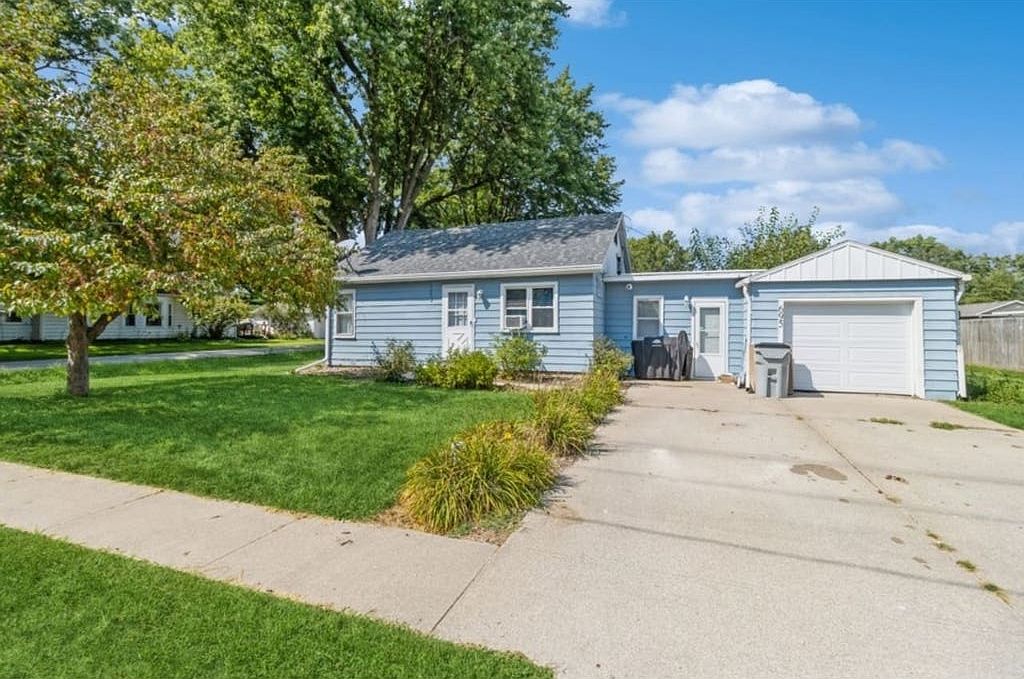 695 Iowa Ave, Martensdale, IA 50160 Zillow