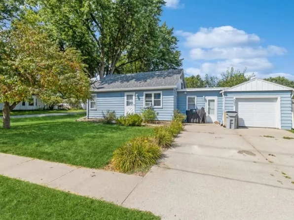 695 Iowa Ave, Martensdale, IA 50160