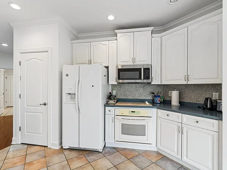 901 Renaissance Ct — Photo 6