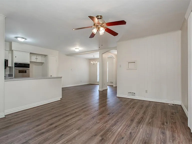 7445 Brentcove Cir — Photo 9