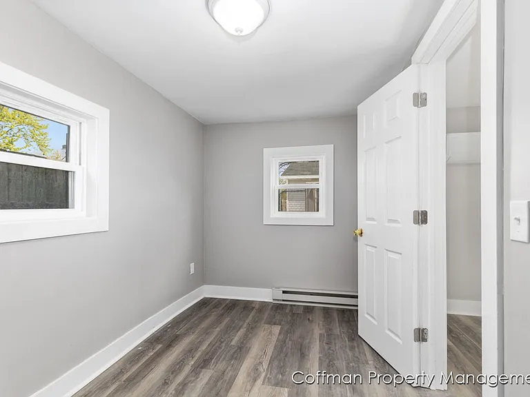 2065 Johanna Ave SW — Photo 8