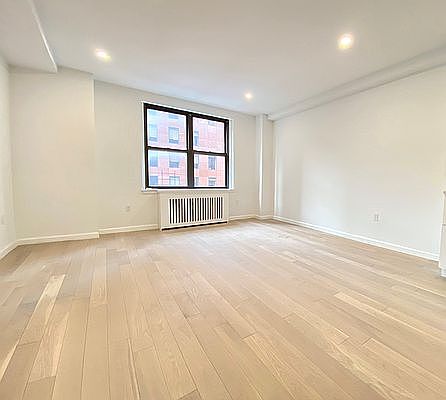 3rd image of 160 E 48th St APT 8F