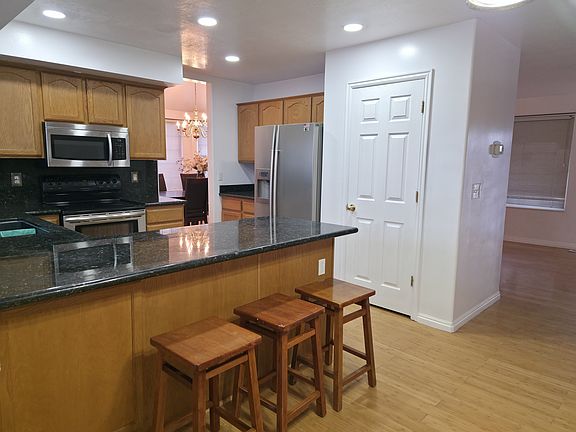 4th image of 3768 S Kingspointe Cir