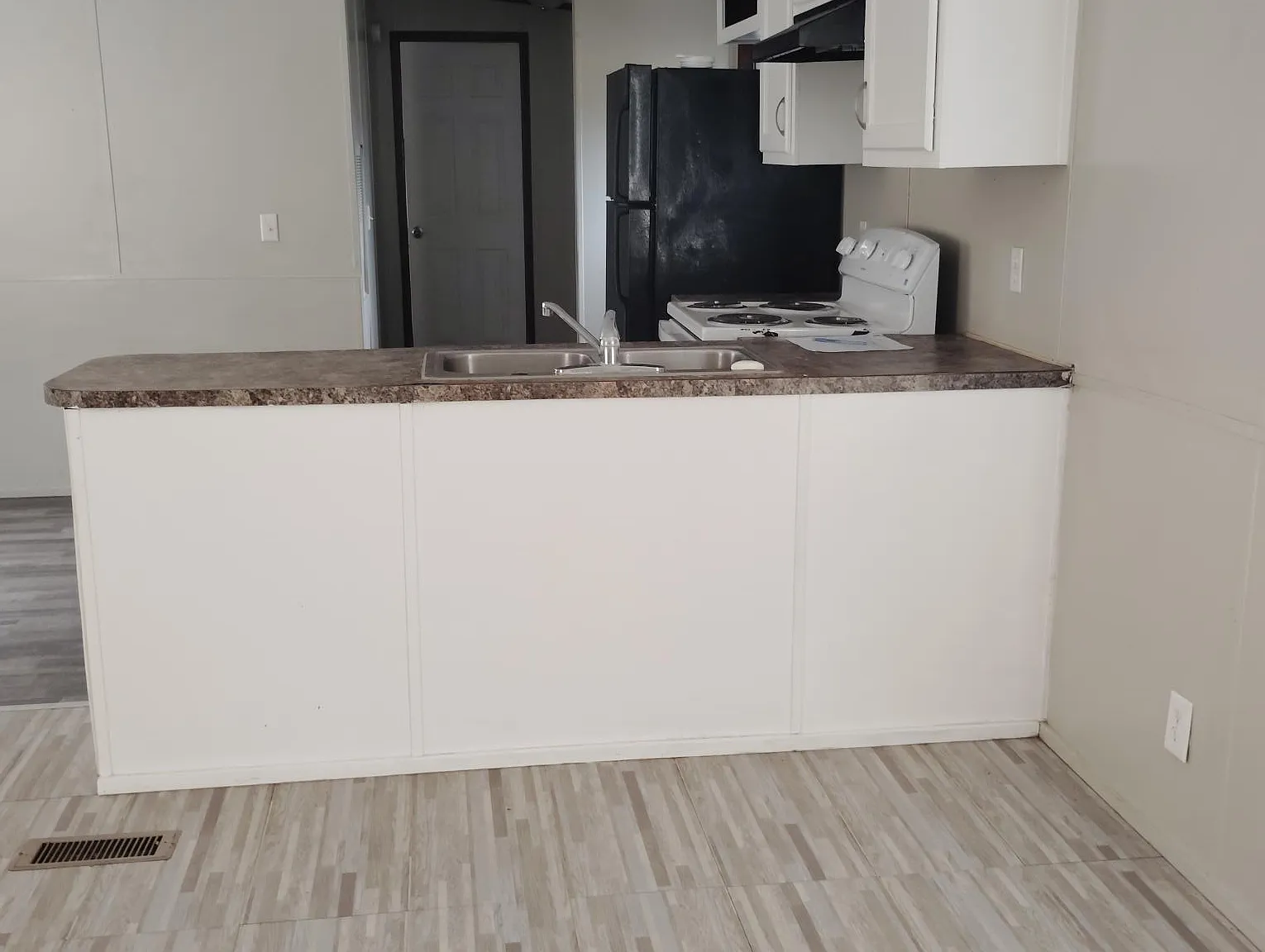 3 bed, $875 — Photo 1