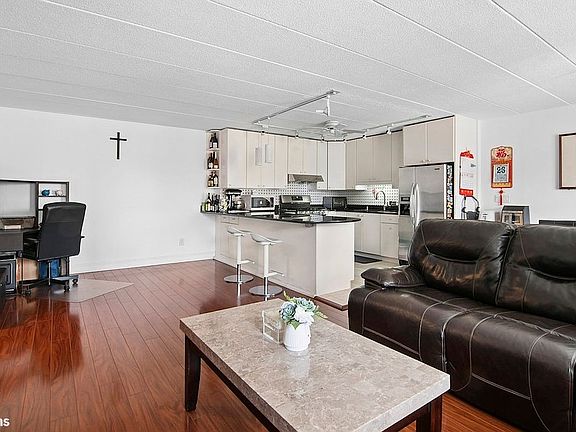 3rd image of 136-24 Maple Ave #3D