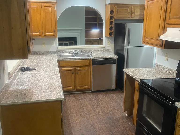 5035 Highland Hills Pkwy — Photo 10