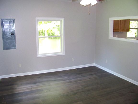 5th image of 365 Pottersville Rd