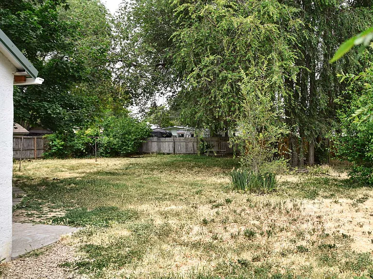 234 Hudson Ave — Photo 16