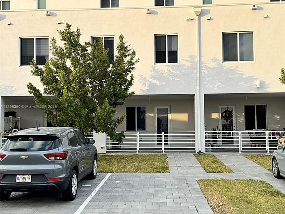 5th image of 10270 NW 66th St #107