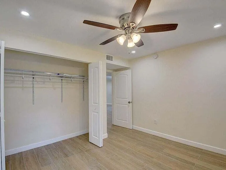 400 Club Cir — Photo 24
